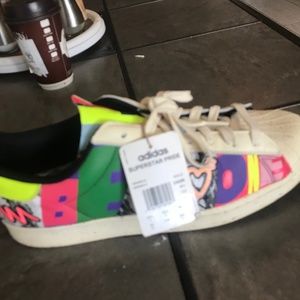 Sellin adidas superstar pride size13